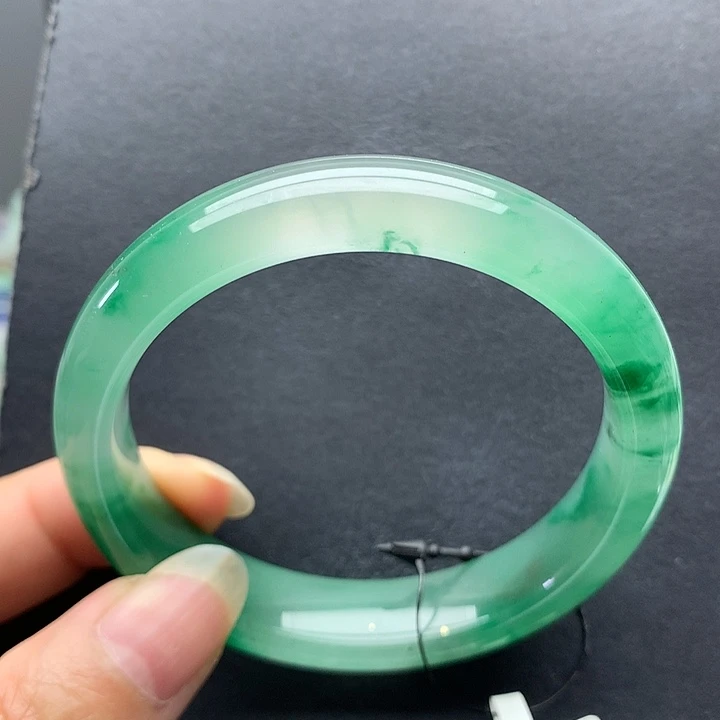 石英质玉未镶嵌手镯