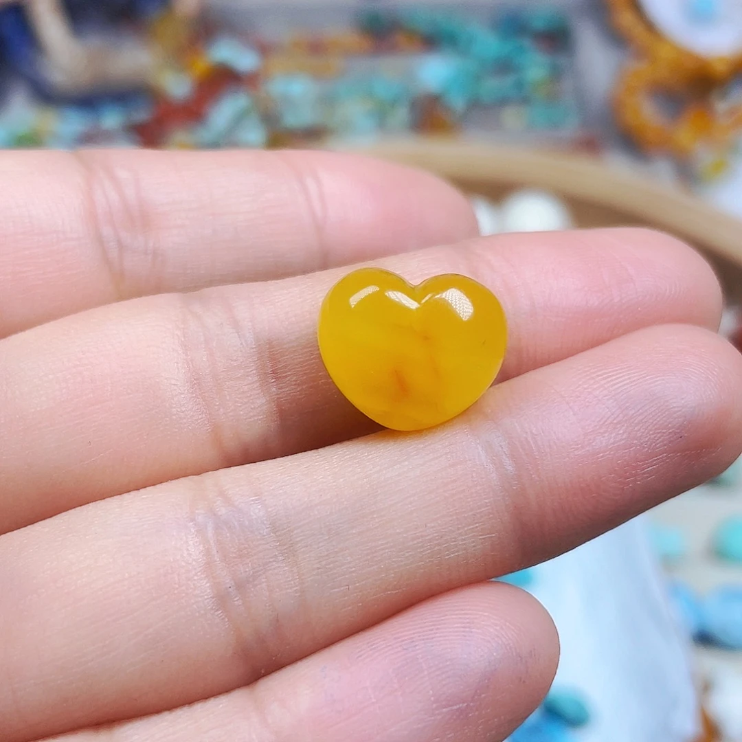 琥珀未镶嵌裸石订制