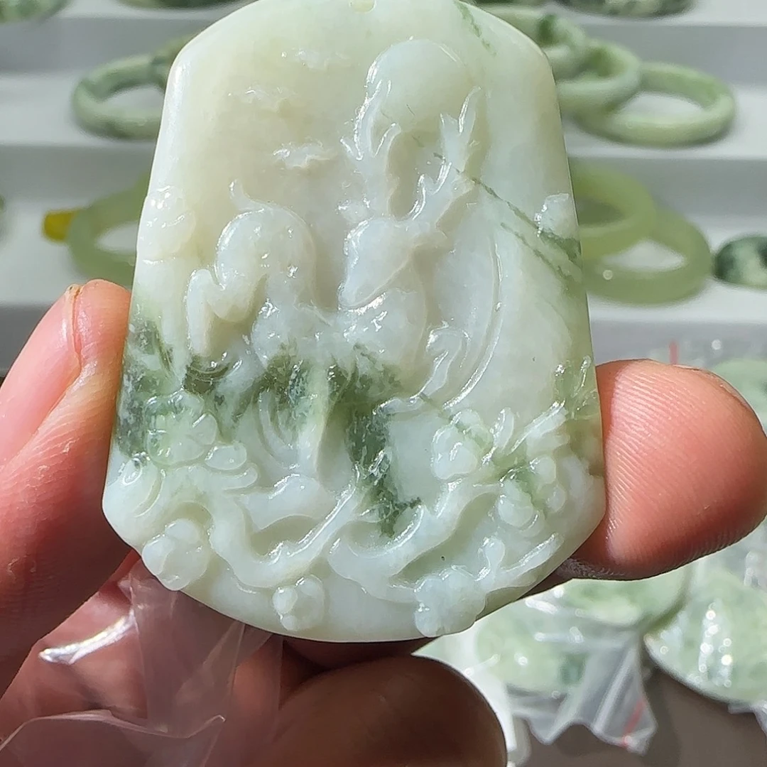 透闪石-蛇纹石玉未镶嵌颈饰