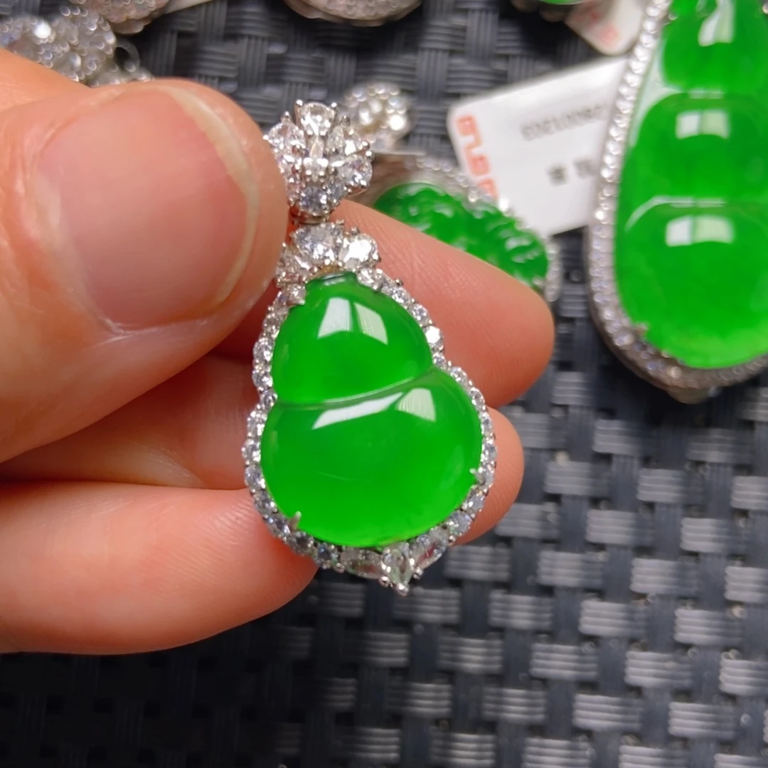 翡翠银S925镶嵌颈饰葫芦吊坠