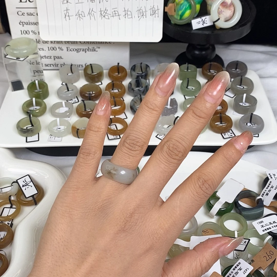 未镶嵌戒指和田玉Ｑ3桂花糖轮胎17.2不退换