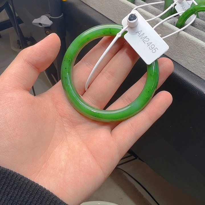 s***a和田玉（碧玉）未镶嵌手镯