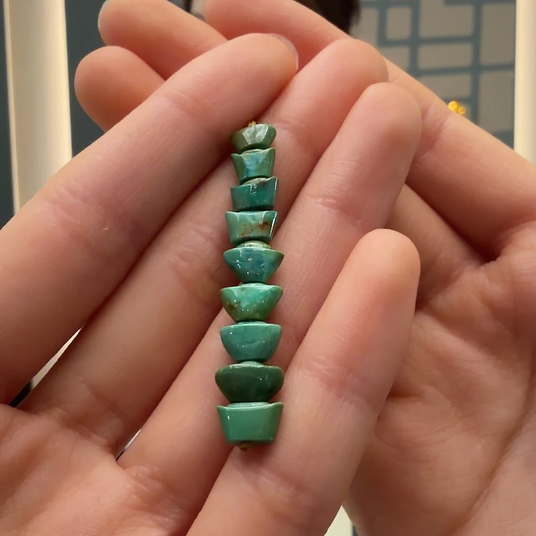 绿松石未镶嵌颈饰