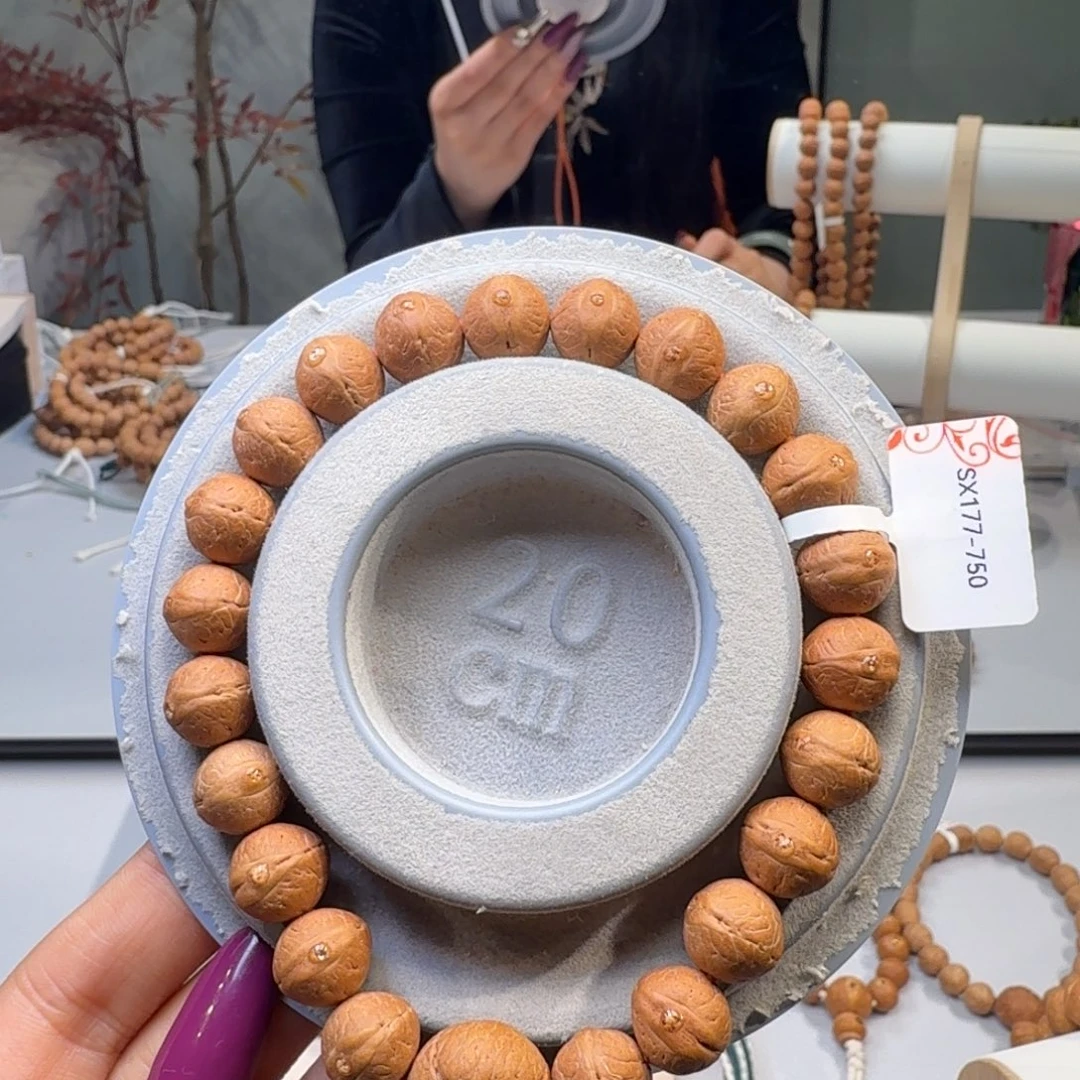 凤眼菩提吊坠11.7-11.9。  12实心