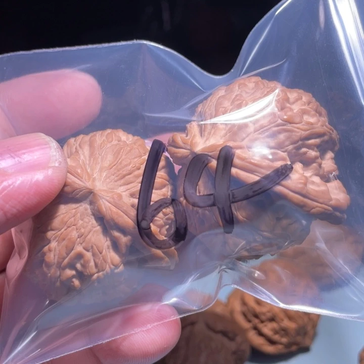 文玩核桃吊坠路***狼64呃呃呃