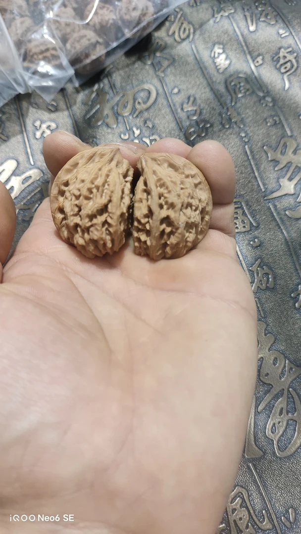 野生麻核桃半壁江山