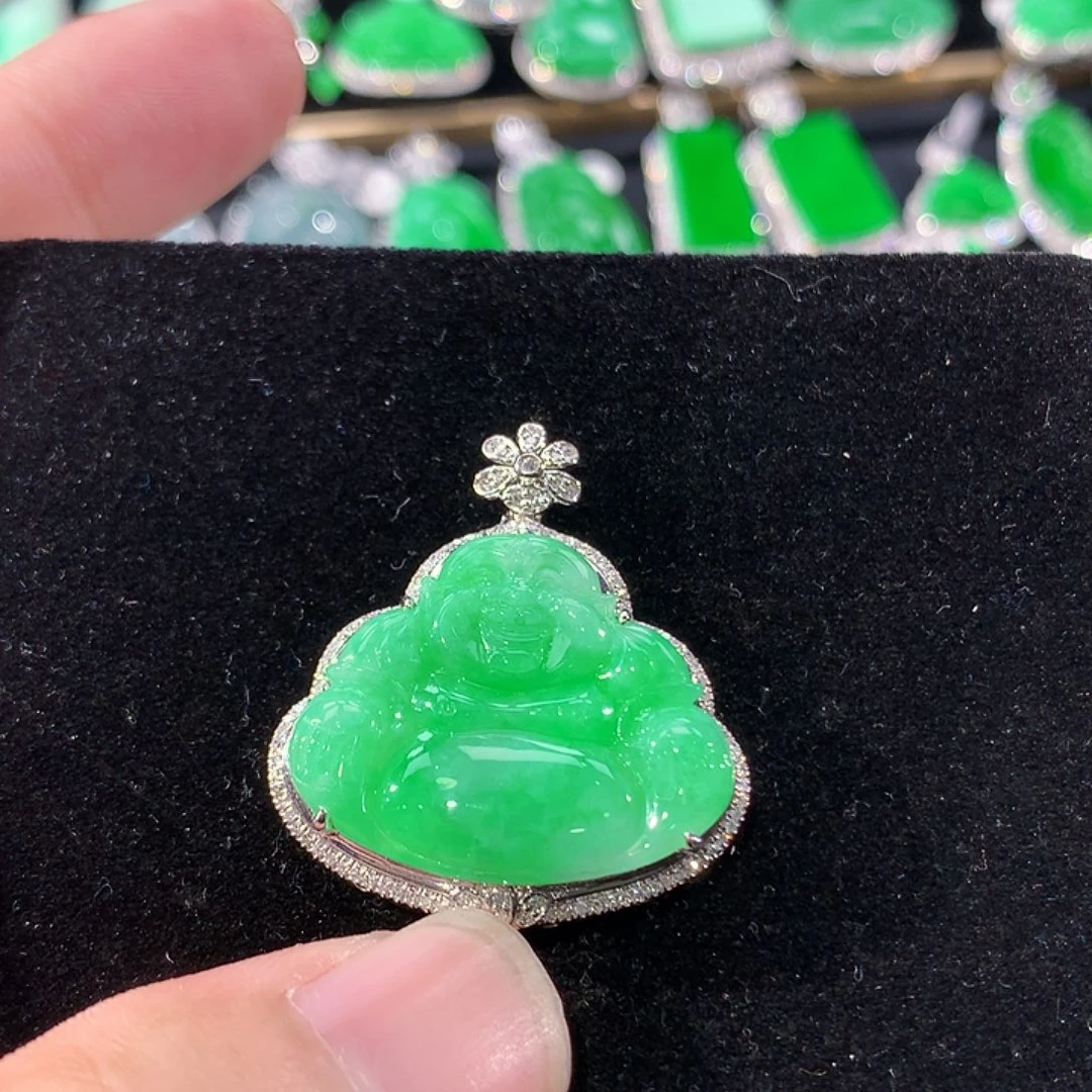 翡翠18K金镶嵌颈饰