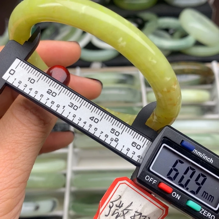 蛇纹石玉未镶嵌手镯575