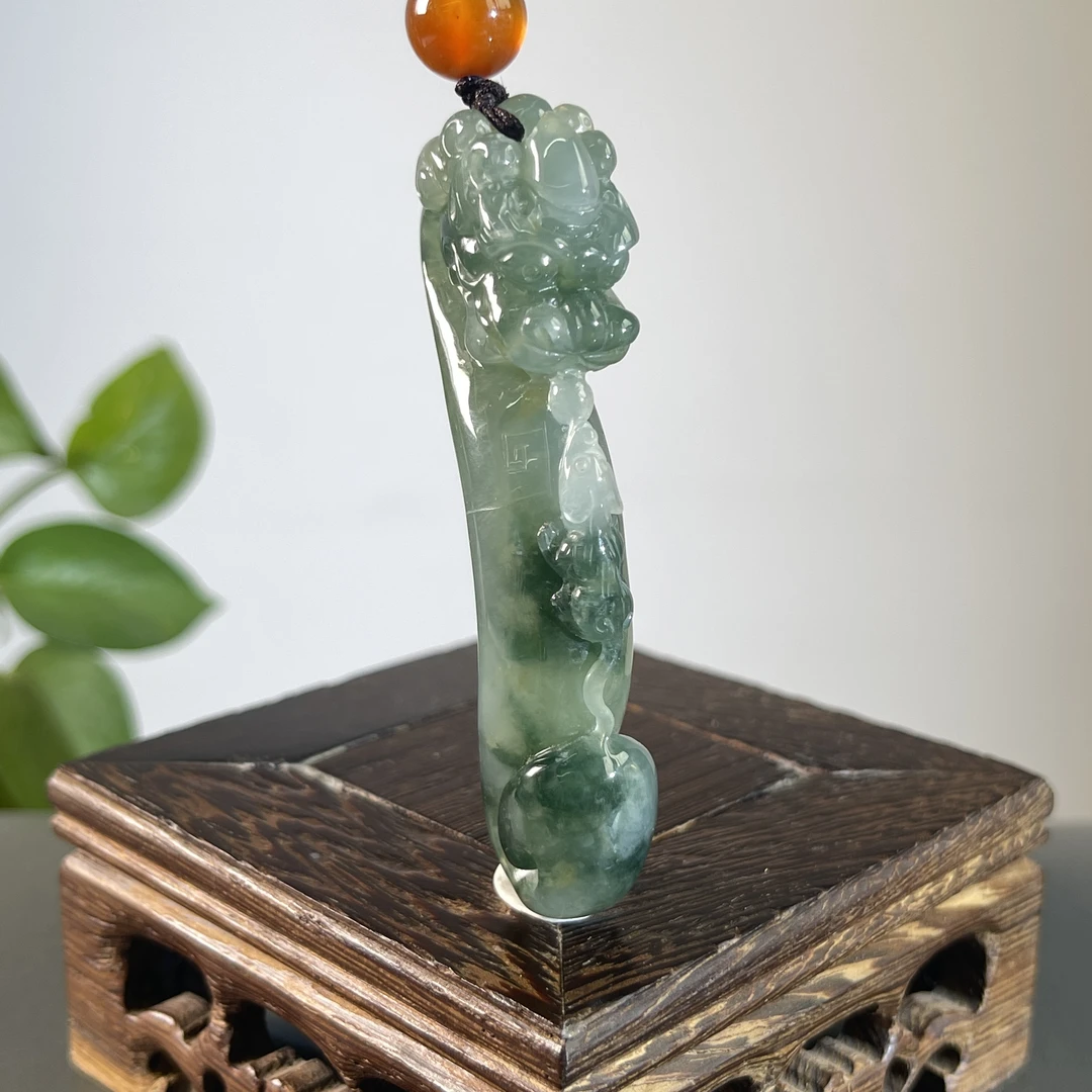 JCB12-119 天然翡翠缅甸A货 龙勾