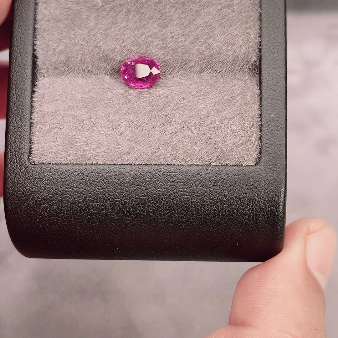 蓝宝石裸石2.0克拉晶体干净