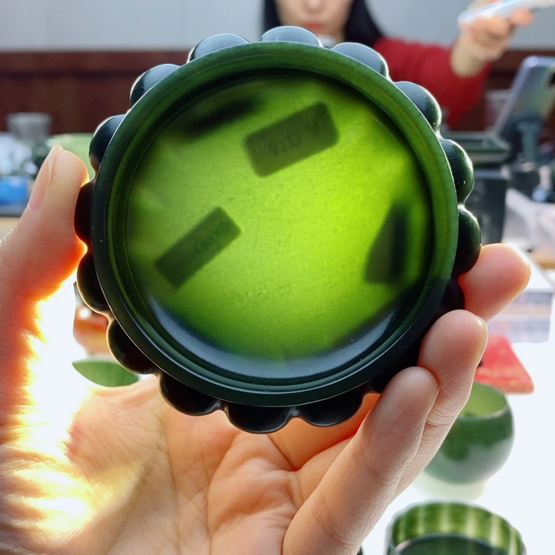 未镶嵌和田玉摆件微瑕