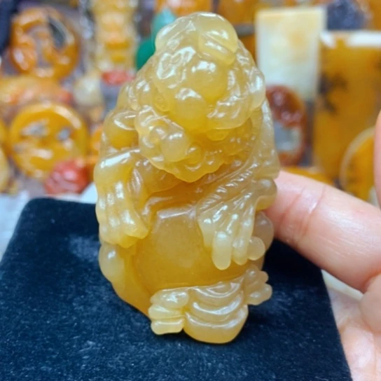 石英质玉（黄龙玉）未镶嵌颈饰