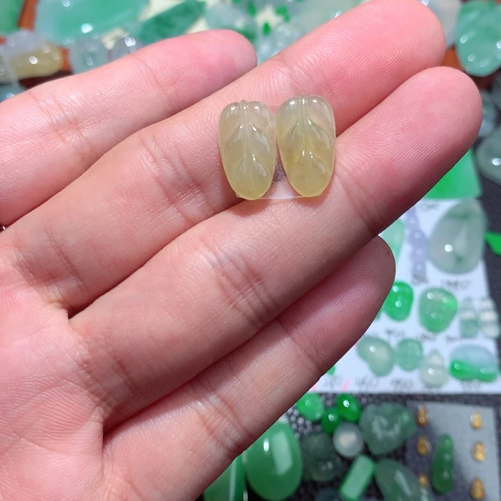 颈饰未镶嵌翡翠叶子
