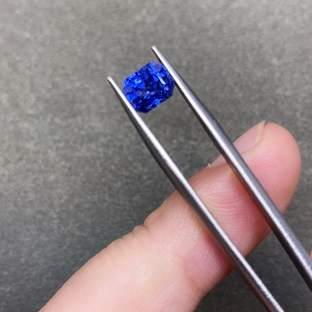 蓝宝石裸石2.15ct矢车菊vb