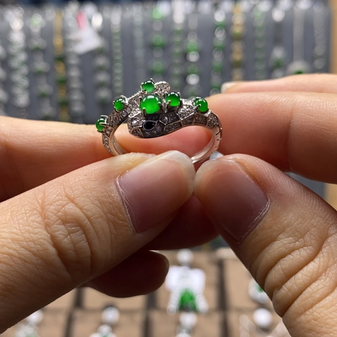 翡翠银S925镶嵌颈饰蛇戒指