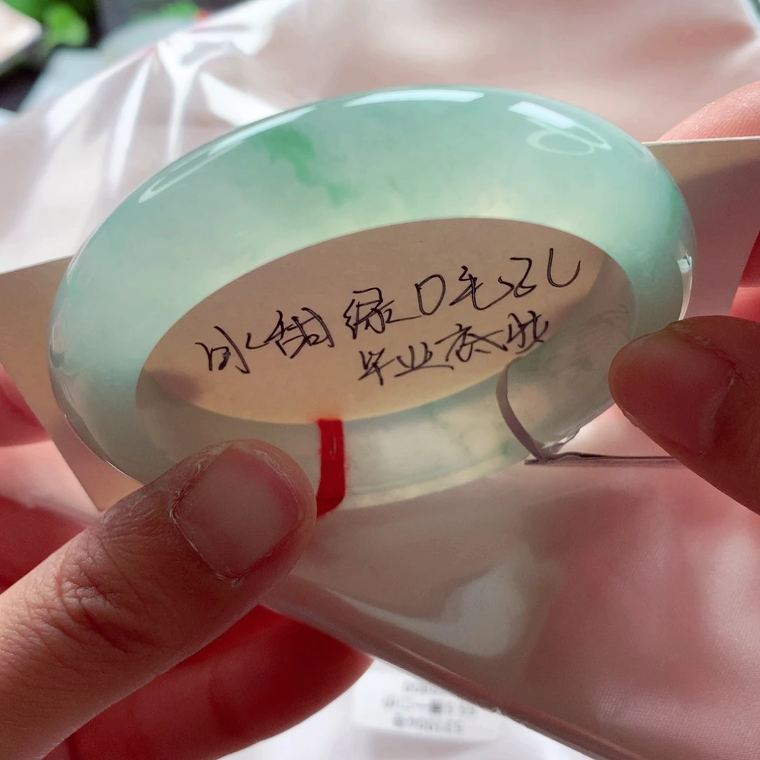 张***W翡翠未镶嵌手镯师妹56零毛孔亮色甜绿分单