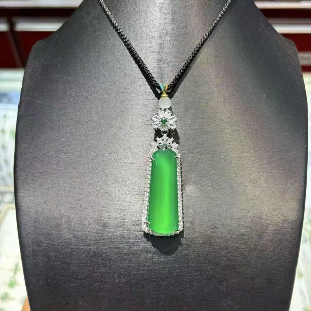 绿玉髓T形无事牌吊坠