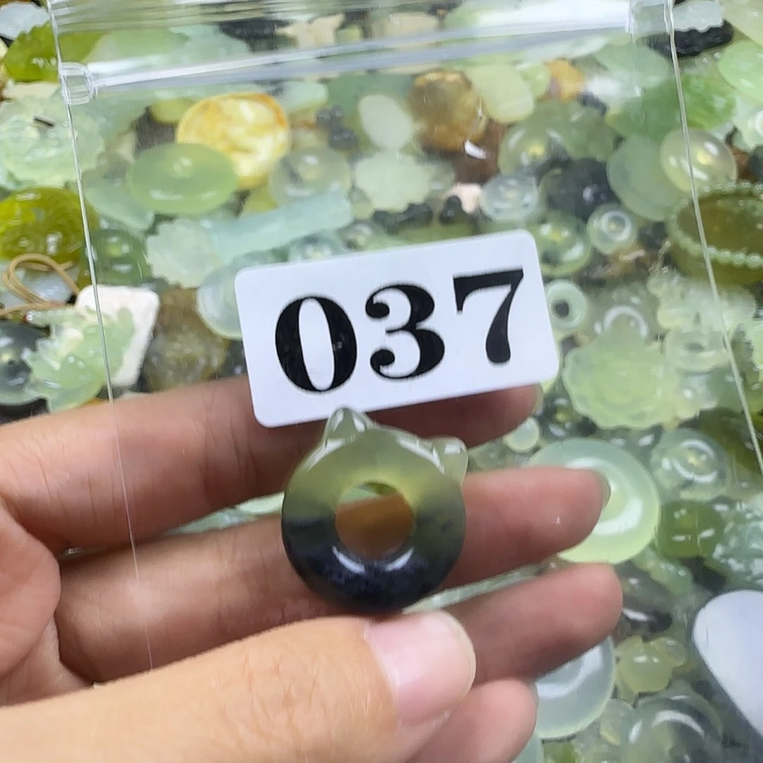 蛇纹石玉未镶嵌岫玉吊坠