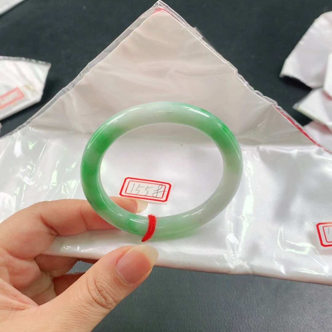 未镶嵌手镯（贵妃镯）翡翠03