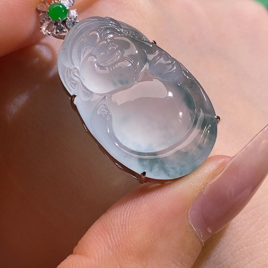 翡翠18K金镶嵌颈饰财神