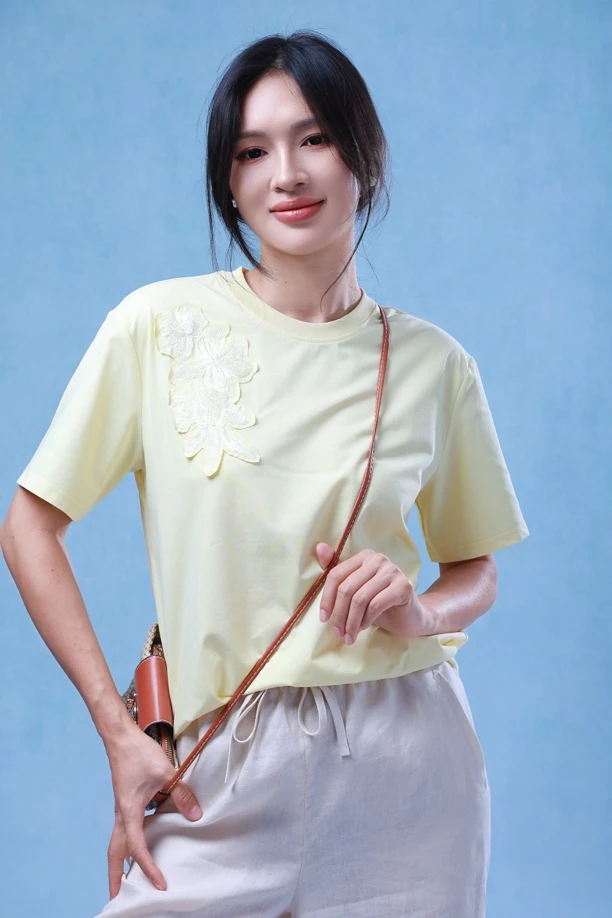 立体装饰包袖吸汗刺绣宽松型T恤