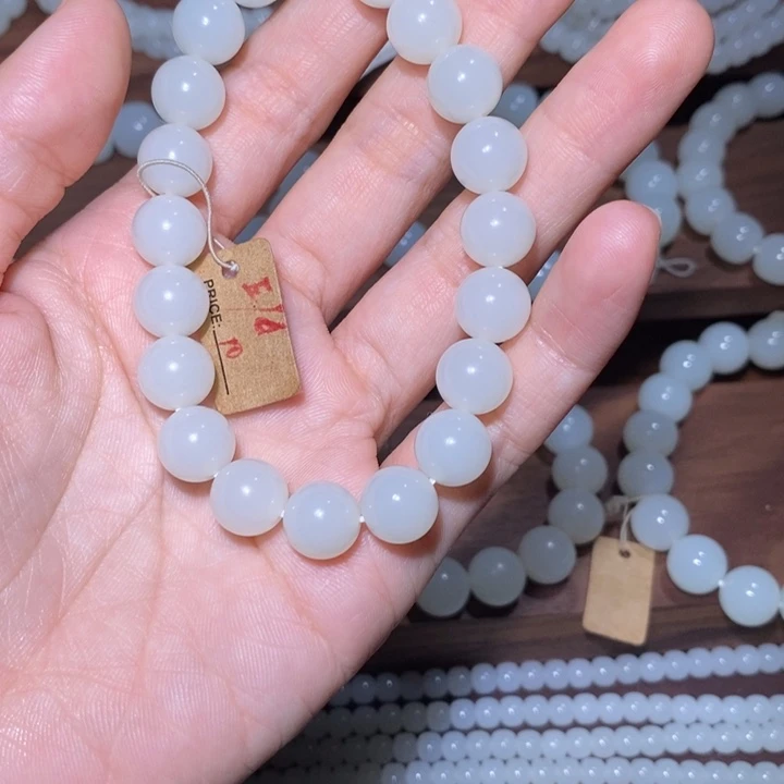 王***炸和田玉（青玉）未镶嵌手链