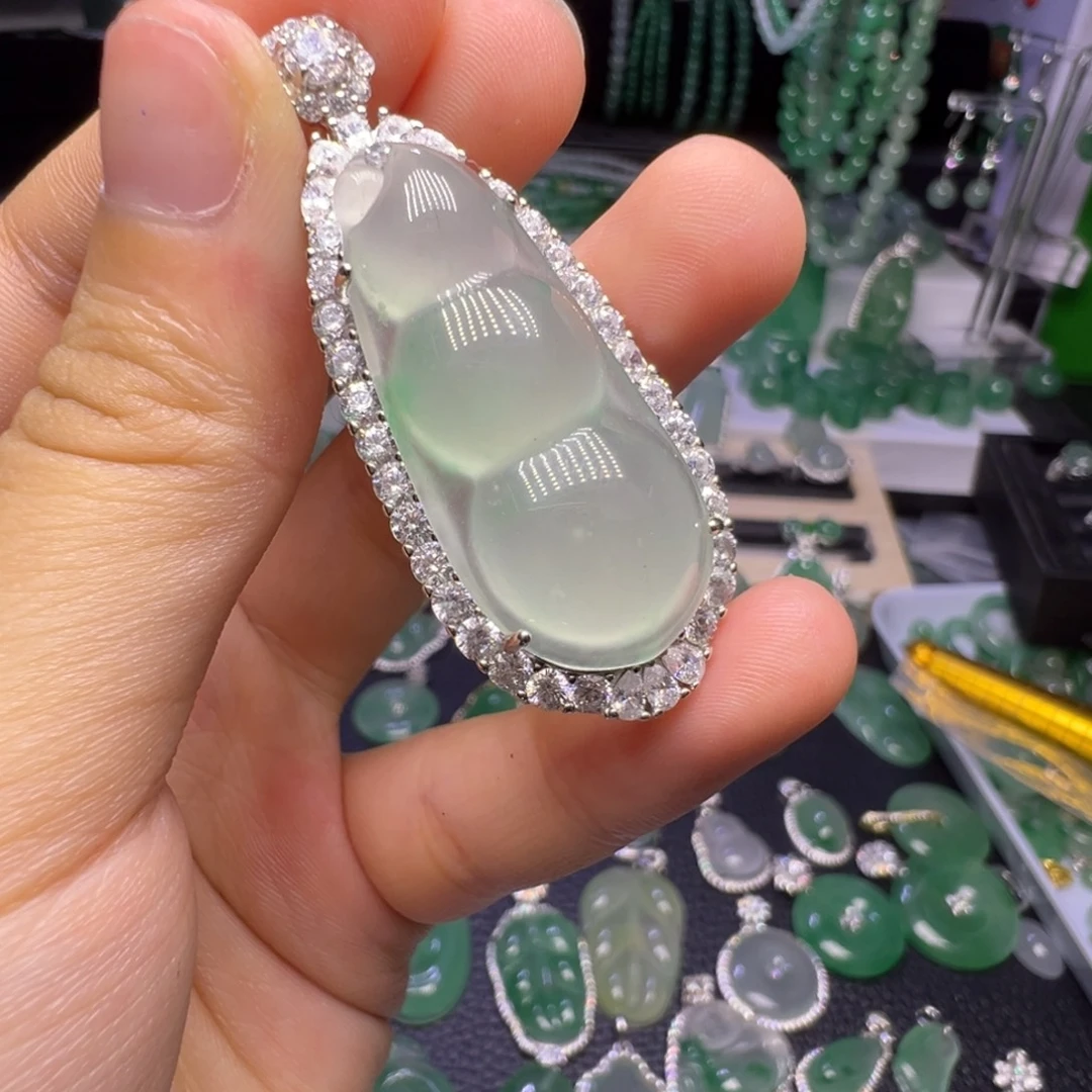 石英质玉未镶嵌颈饰