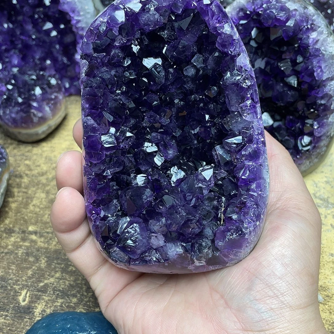 老***陈紫晶未镶嵌大型摆件（非配饰）