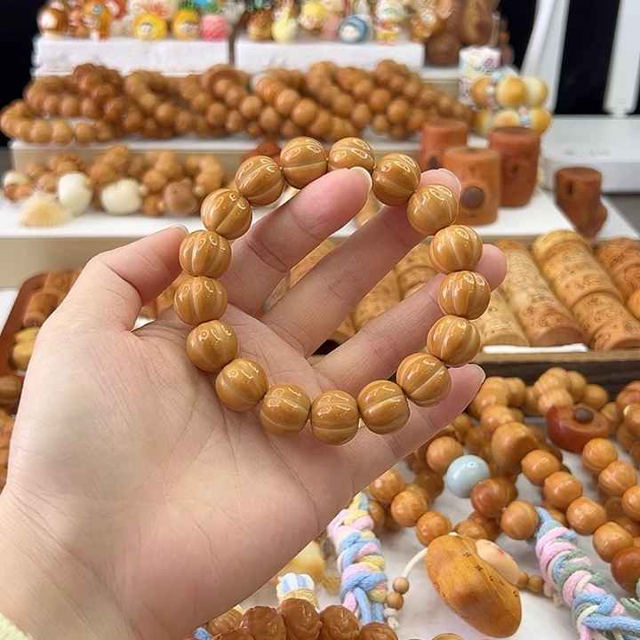 猴头核桃吊坠Q8亮面南瓜泡芙手串