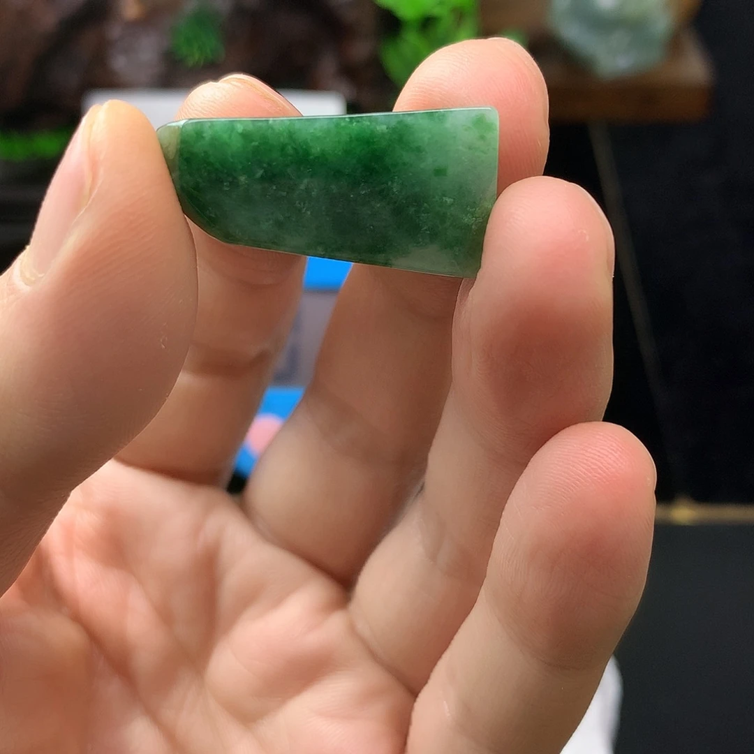 万***空翡翠未镶嵌颈饰翡翠首饰和翡翠珠宝