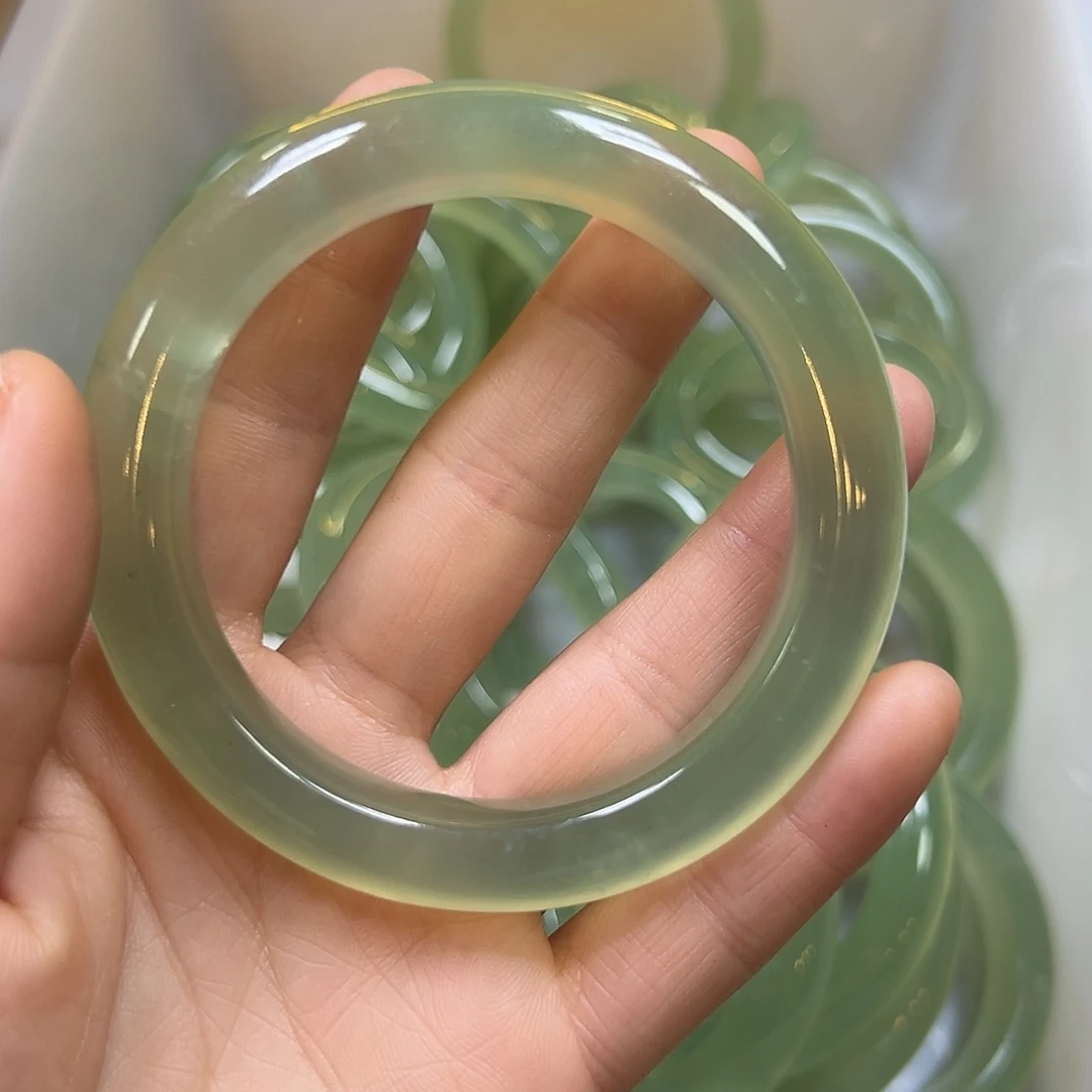 初***.蛇纹石玉未镶嵌吊坠
