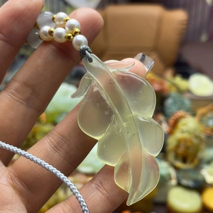 蛇纹石玉未镶嵌颈饰