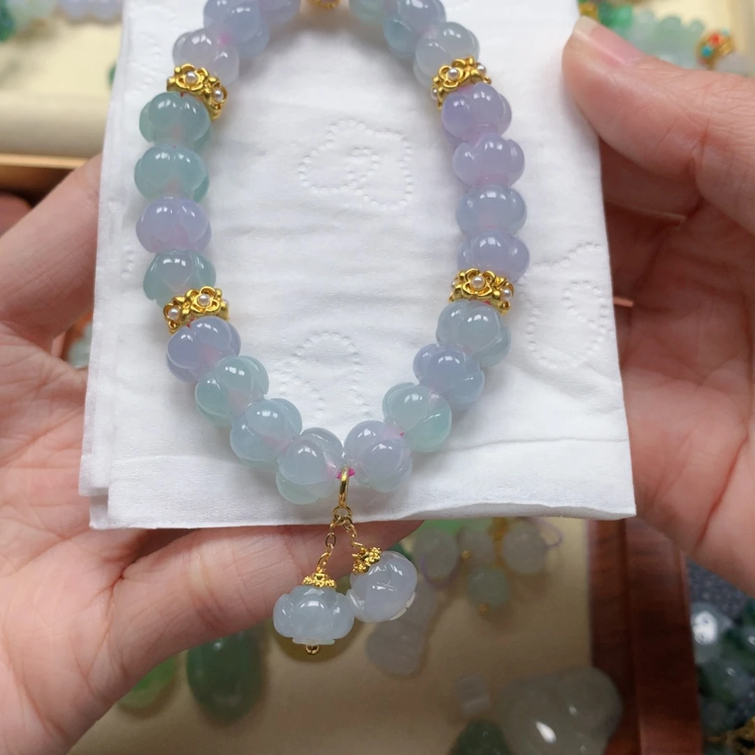 翡翠未镶嵌颈饰是