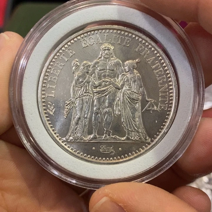 枭****银Ag900G如图一个纪念银币