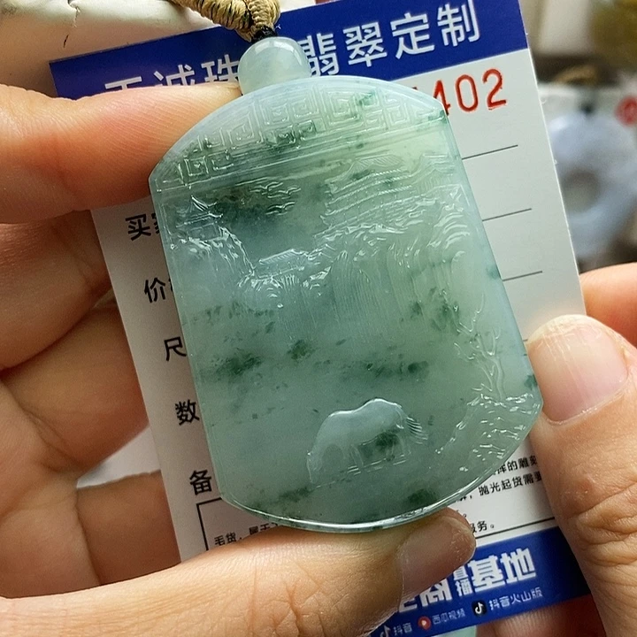 一***天翡翠未镶嵌颈饰每天