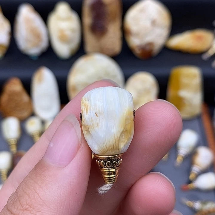 裸石琥珀未镶嵌14三通微瑕c175