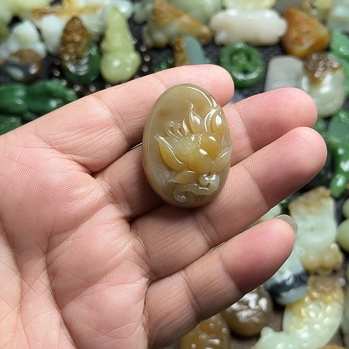 和田玉（糖玉）未镶嵌颈饰