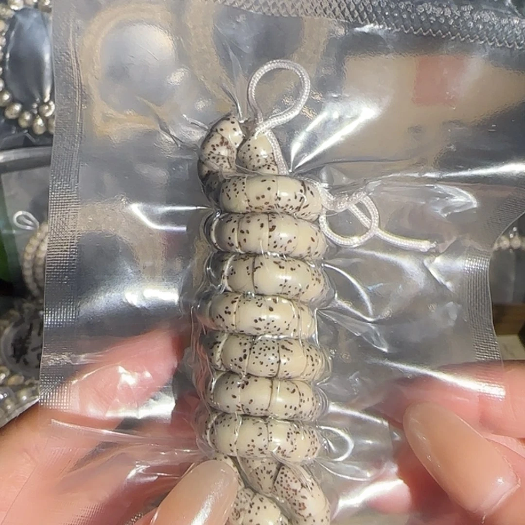 爱***牙星月菩提吊坠大肠石玉料