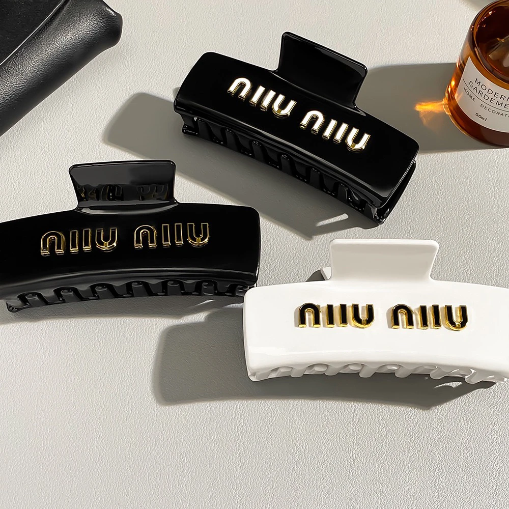 网红MM字母气质中号鲨鱼夹盘发抓夹高级感夹子发夹百搭头饰发饰品