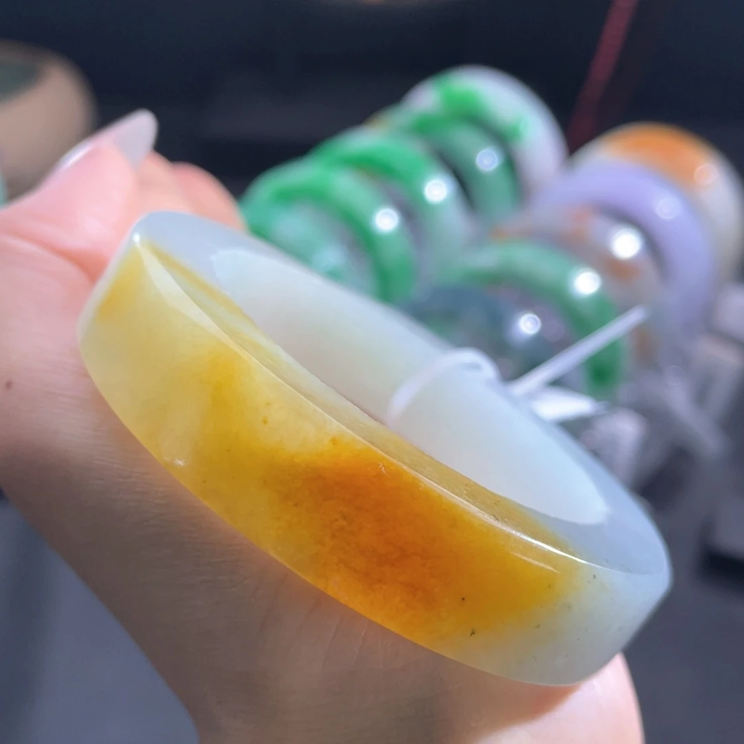 未镶嵌翡翠手镯定制翡翠