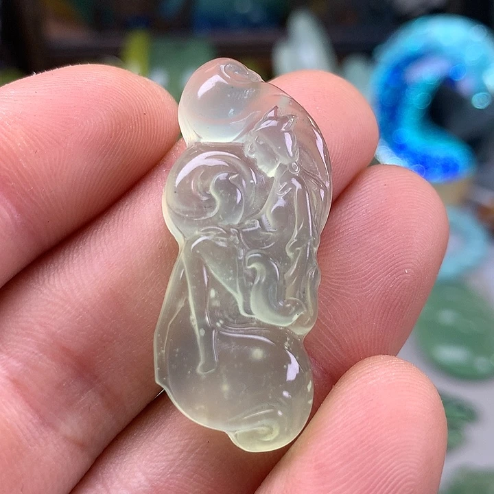 蛇纹石玉挂坠未镶嵌