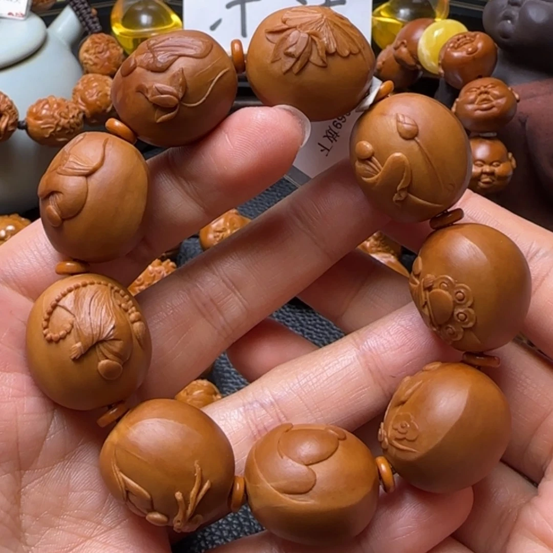 【闪购商品】橄榄核吊坠放下。