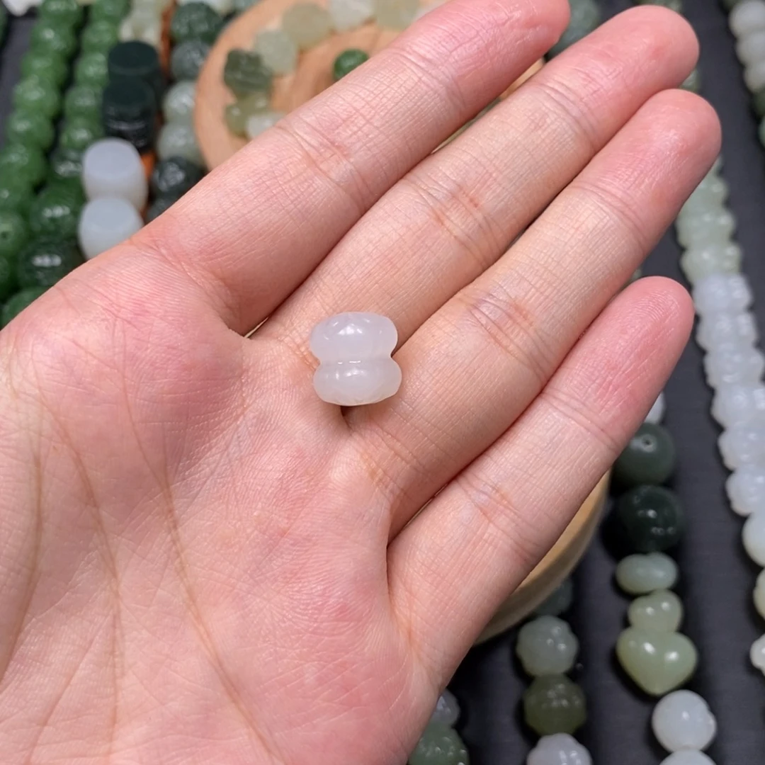 只***_和田玉未镶嵌颈饰