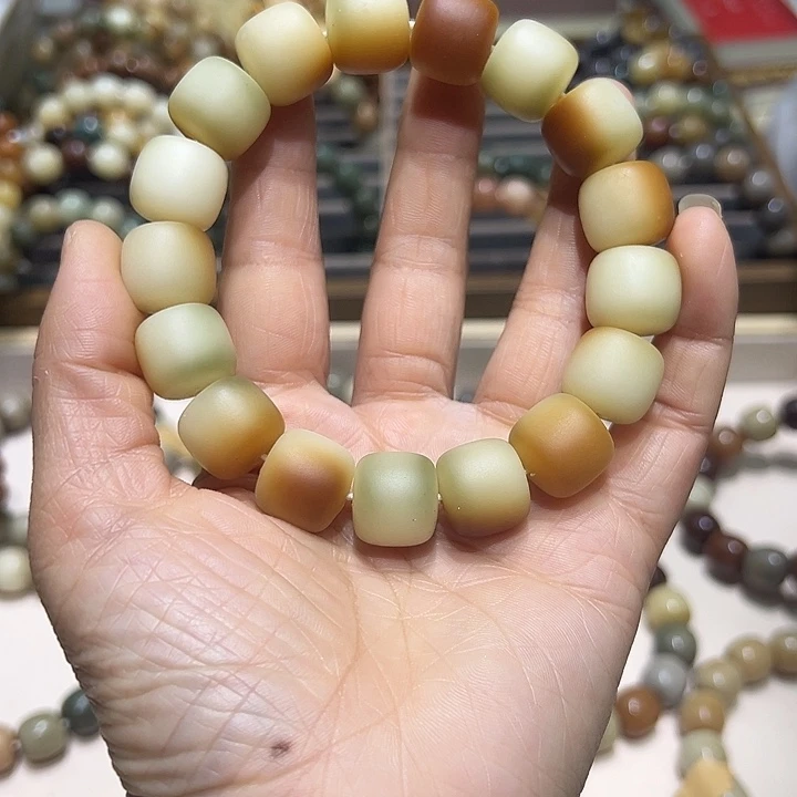 白玉菩提吊坠14×15磨砂