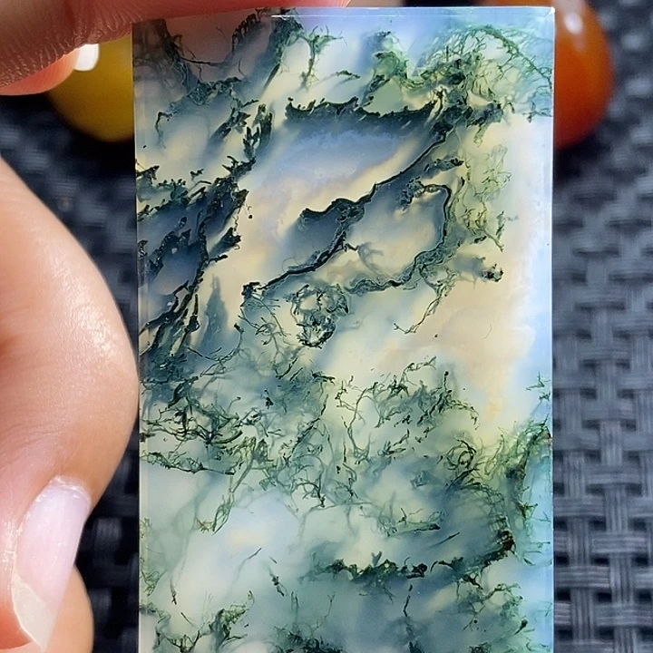 陈***强玛瑙/玉髓颈饰未镶嵌