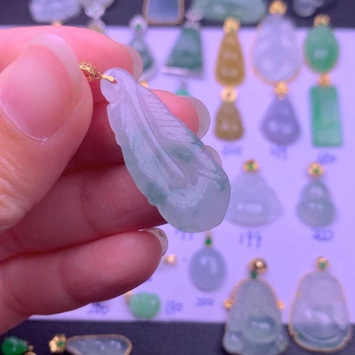 颈饰18K金镶嵌翡翠翡翠