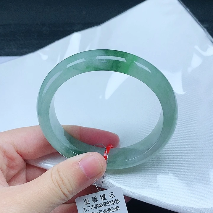 翡翠手镯未镶嵌52贵