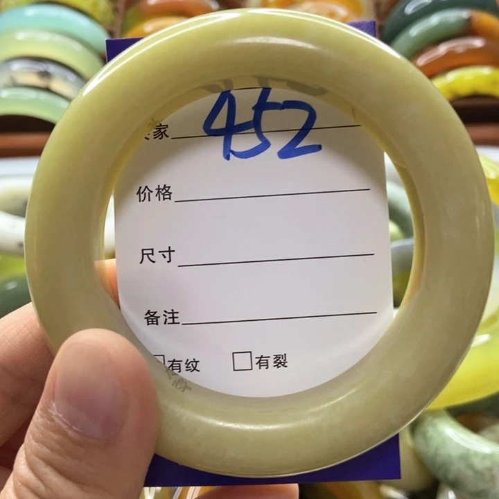 伟***峰蛇纹石玉未镶嵌手镯