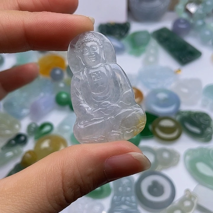 翡翠未镶嵌颈饰大日如来