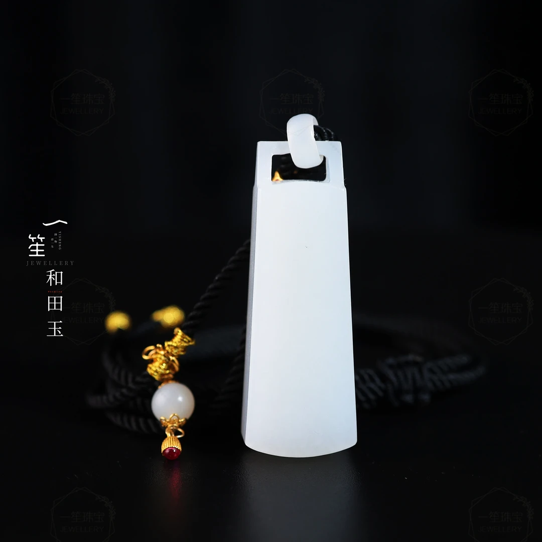 【一笙珠宝】天然和田玉白玉秤吊坠18k金裸石约45x14x8mm
